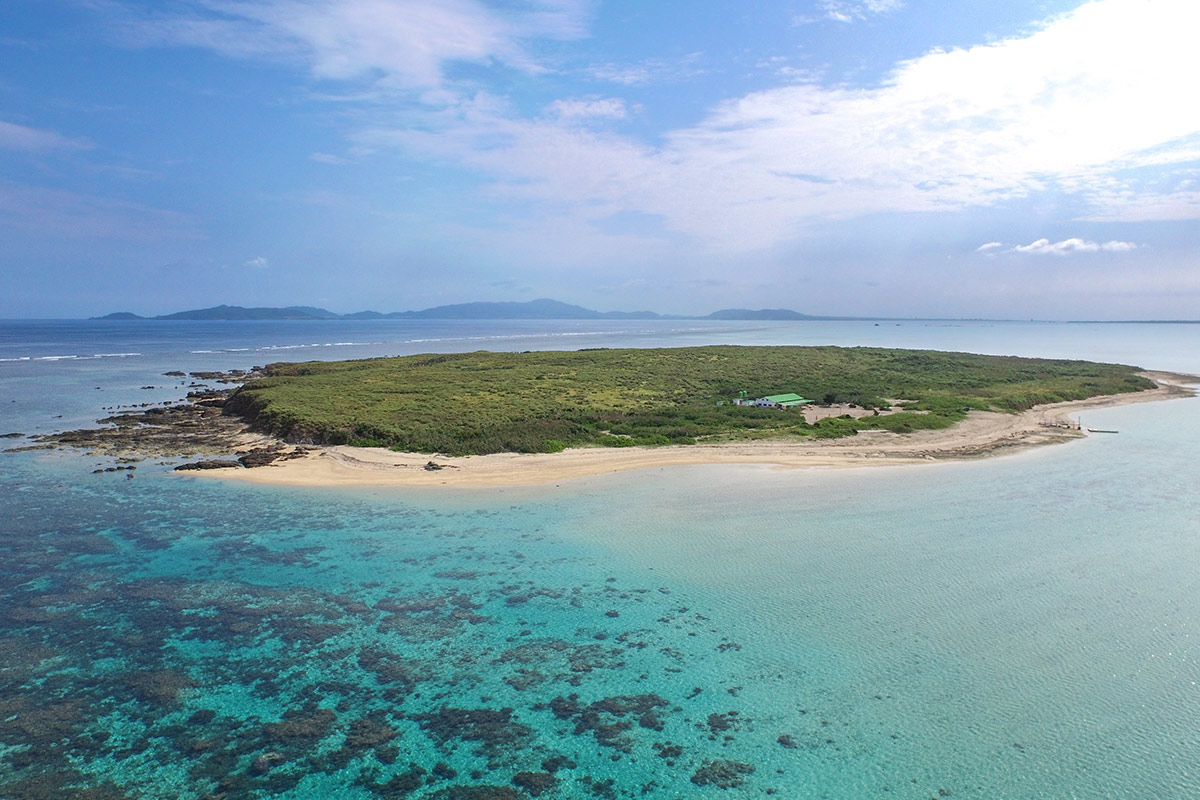 【カヤマ島1日】0歳～参加OK！コバルトブルーの海に浮かぶ無人島☆手つかずの自然を体感しよう！＜昼食付き＞(ES-89)