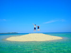 【西表島/半日】奇跡の島『バラス島』でウミガメと泳ごう！世界に2つだけのサンゴ島で体験する感動のシュノーケリングツアー