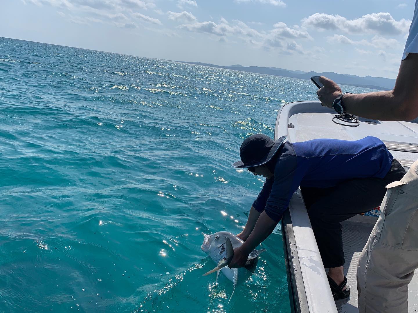 【石垣島/約3時間】手ぶらで気軽にルアー釣り体験☆船上ライトキャスティング半日コース！初心者やお子様、女性大歓迎♪（ES-94）